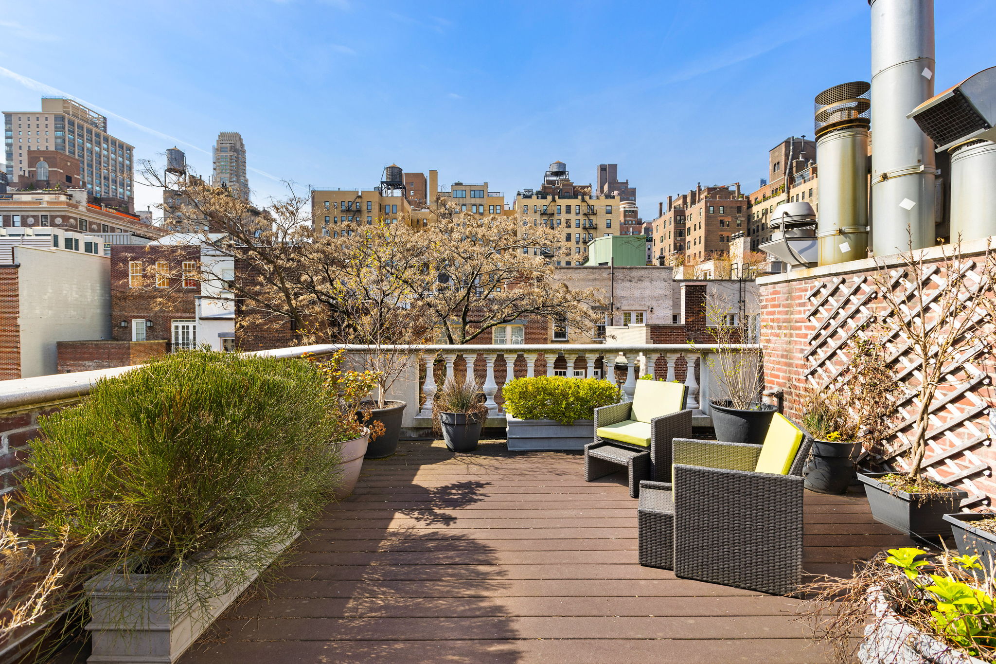 2023-04-17-19-30-55-940506-17-web-or-mls-JON_6016
