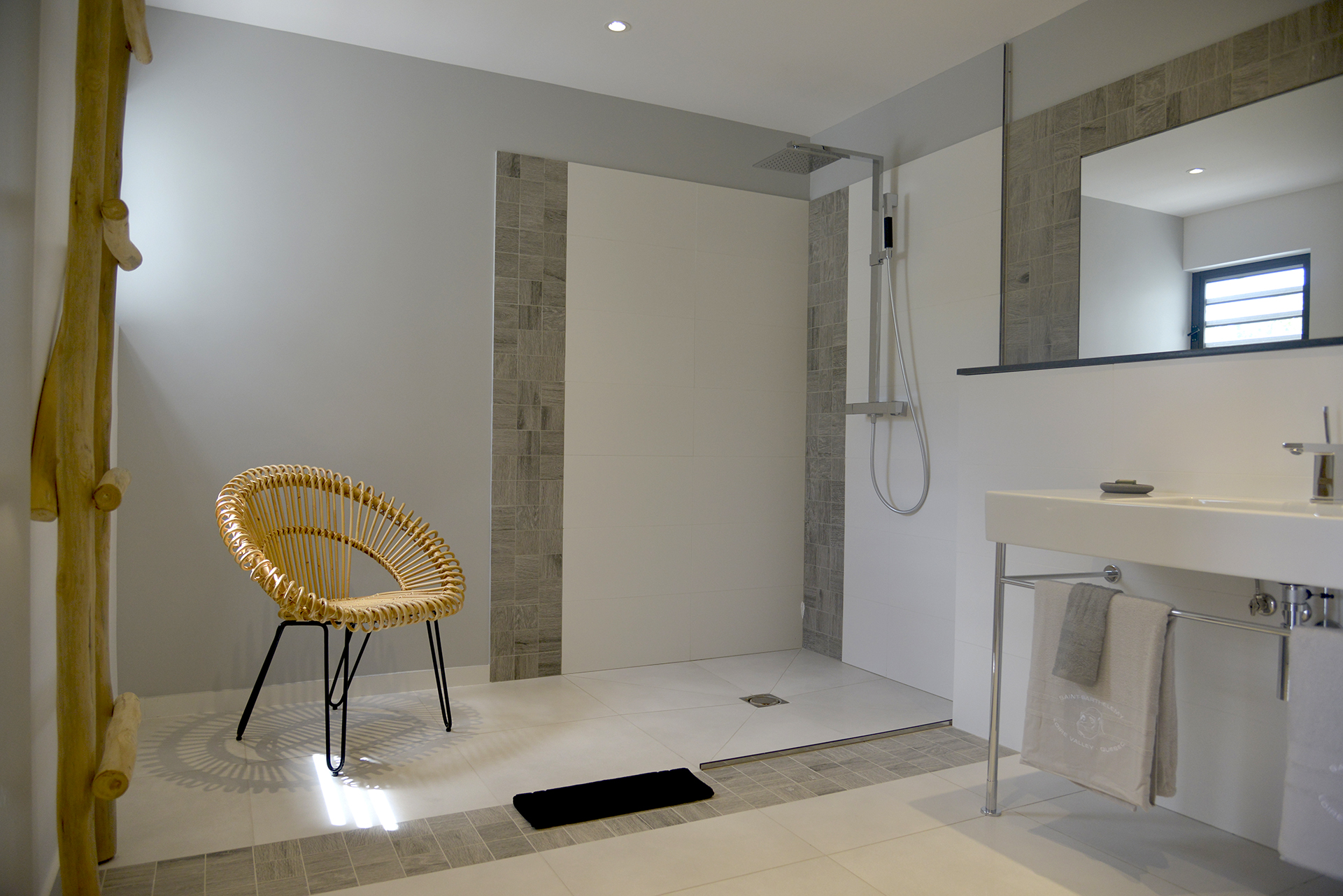 BATHROOM-ROOM1jpg9tGf1f
